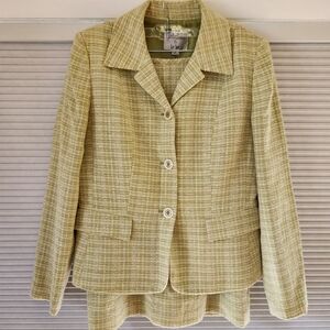 Women's Le Suit Light Olive Green Skirt Suit Skirt And Blazer Size 8 Wool Blend
